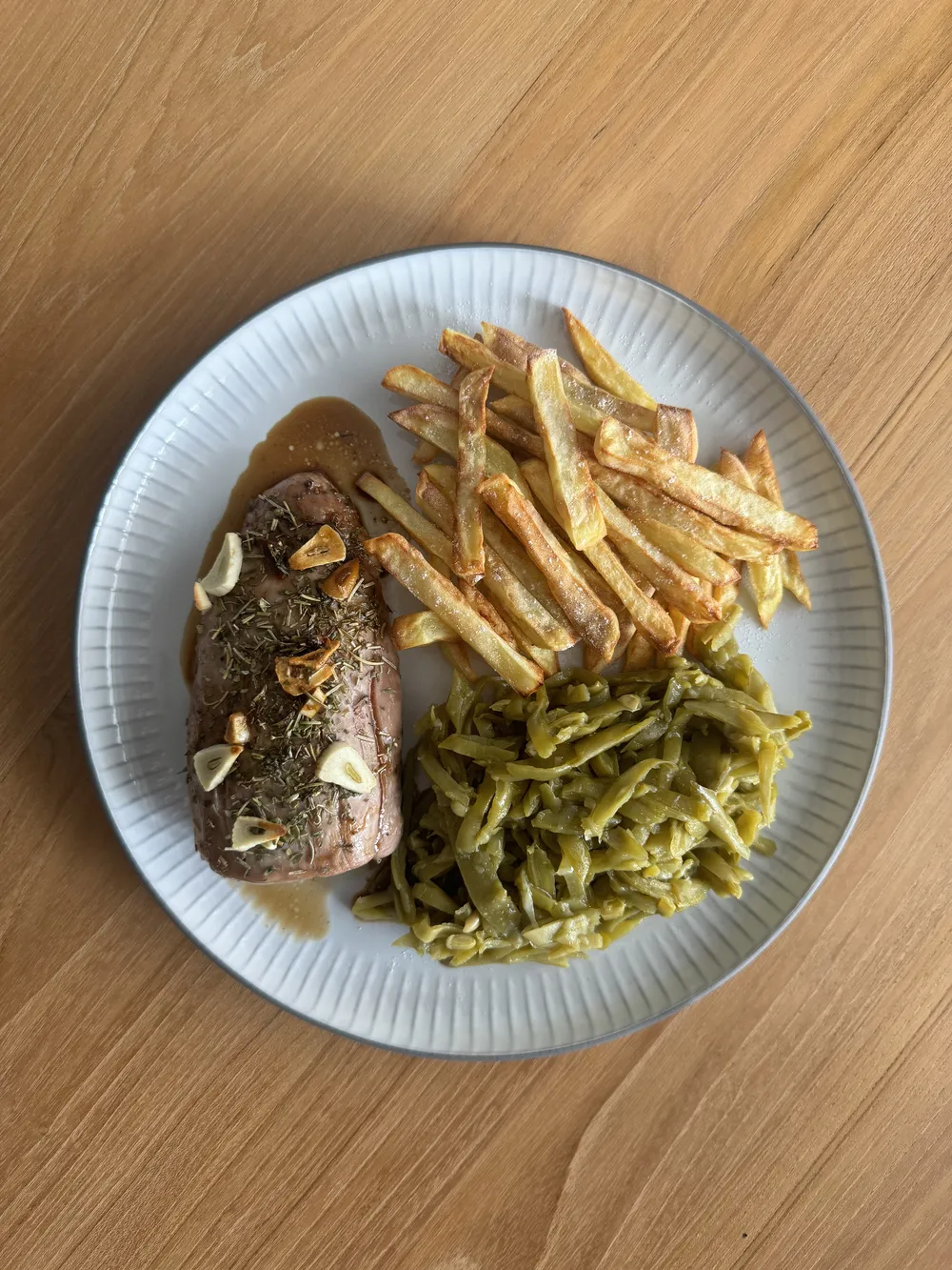 Bistec de ternera con patatas al horno
