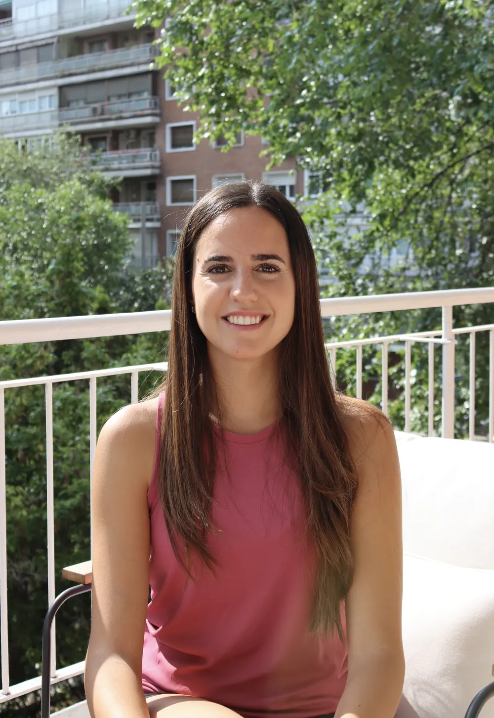 Claudia, nutricionista y biotecnóloga en su consulta