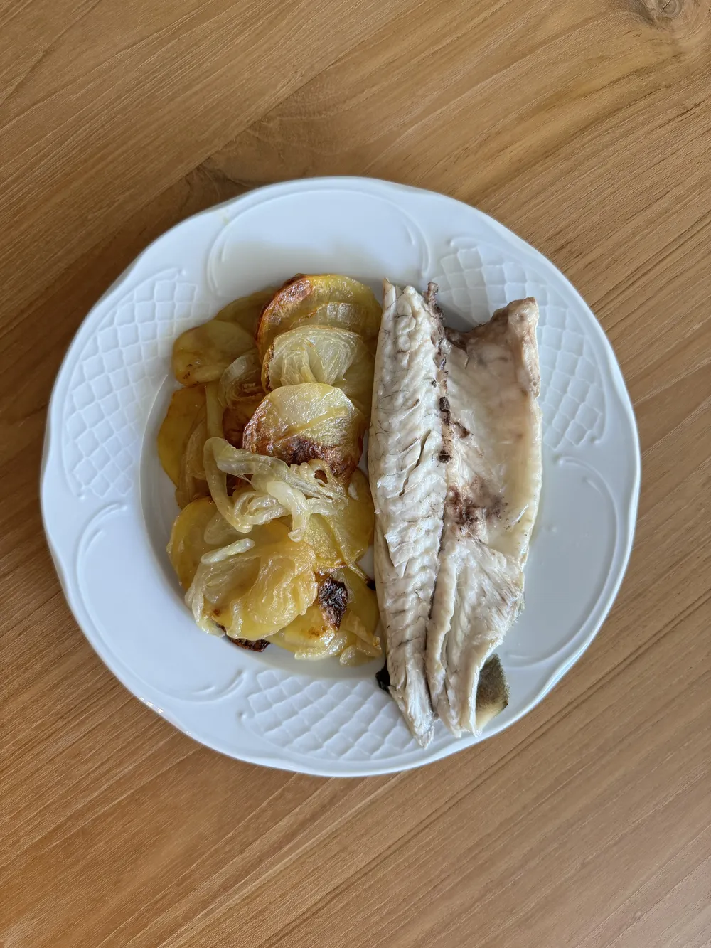 Dorada al horno con guarnicion