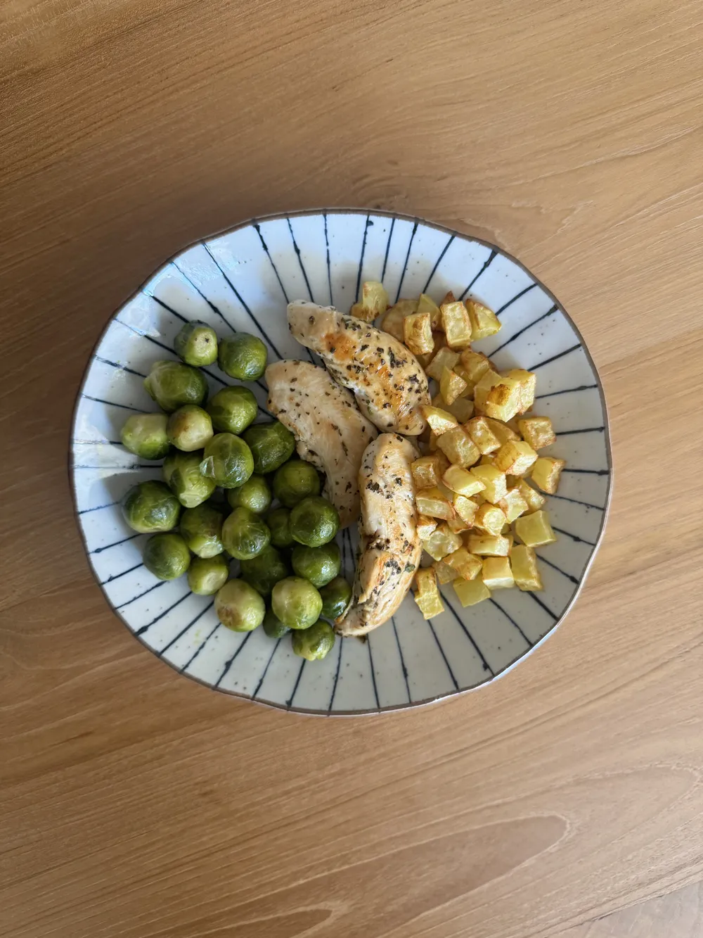 Pechuga de pollo con coles de bruselas