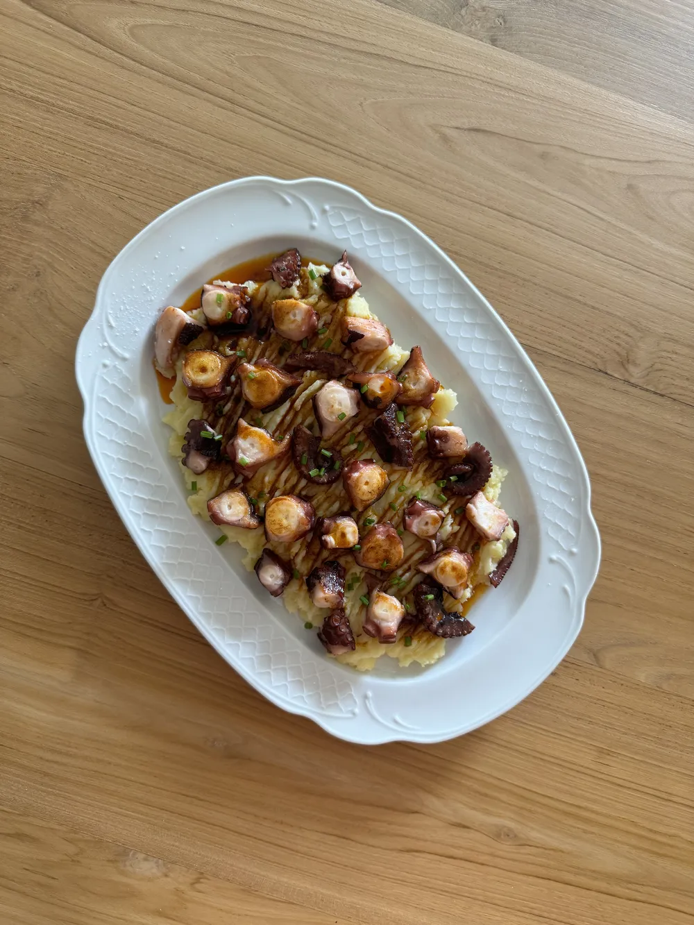 Pulpo a la plancha con patatas al pimenton
