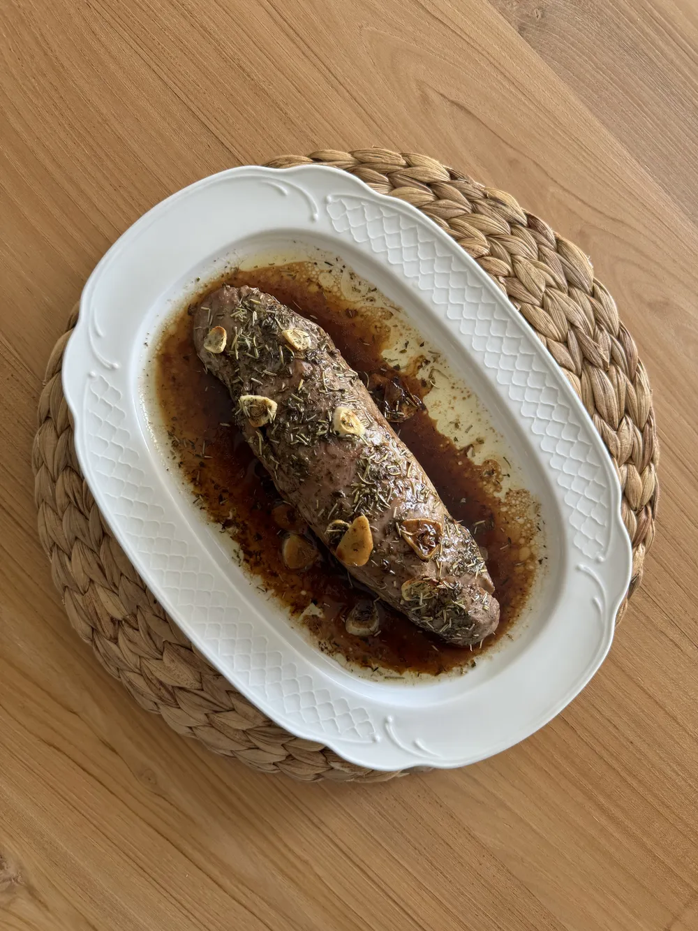 Solomillo de cerdo asado con salsa